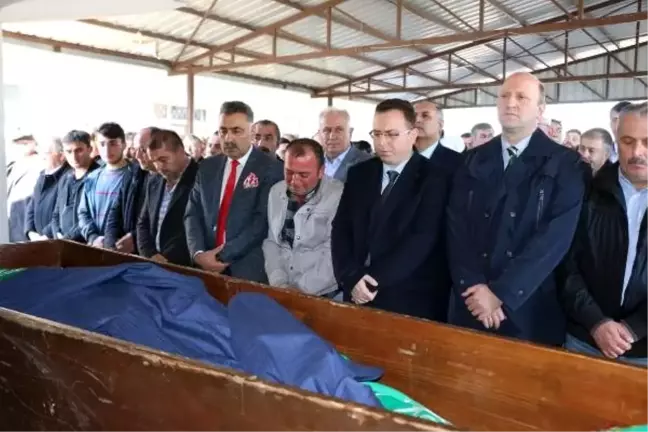 Kazada ölen liseli Işıl ve Batuhan, gözyaşlarıyla toprağa verildi (2)