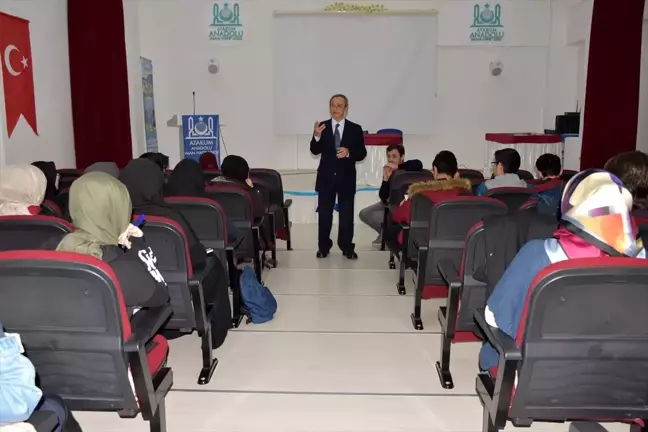 Yazar Sadık Yalsızuçanlar, öğrencilerle buluştu