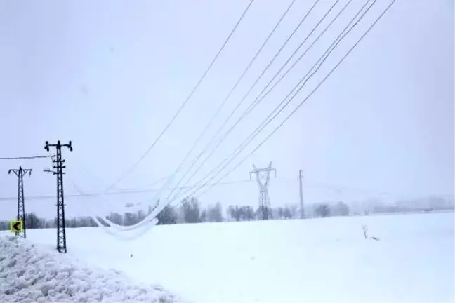 Karın etkisi altındaki Göksun'da 24 saati aşkın süredir elektrikler kesik