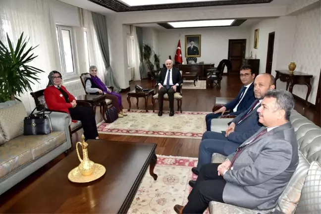 Vali Fahri Meral, milli şairin torunu Ersoy Argon'u makamında kabul etti