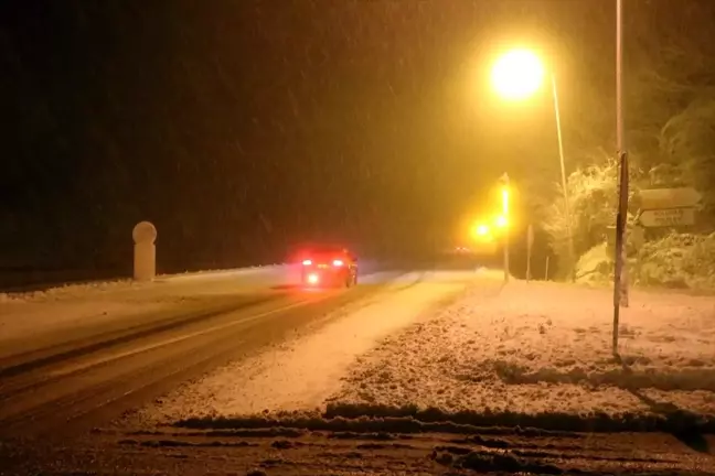 Bolu Dağı'nda kar yağışı etkisini artırdı