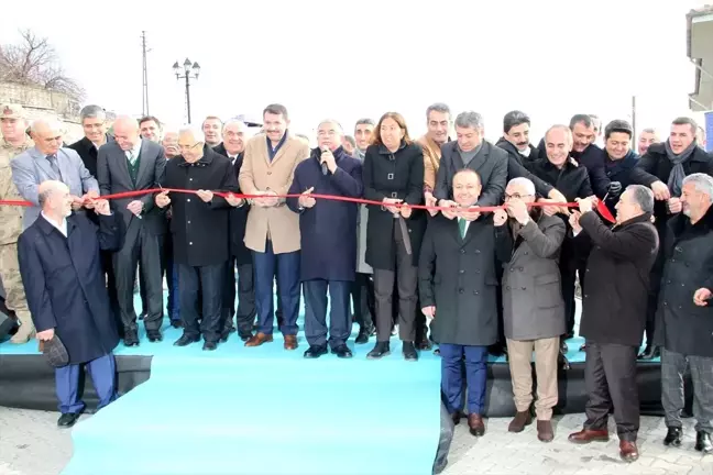 Gölova'da öğretmenevi ve halı saha hizmete açıldı