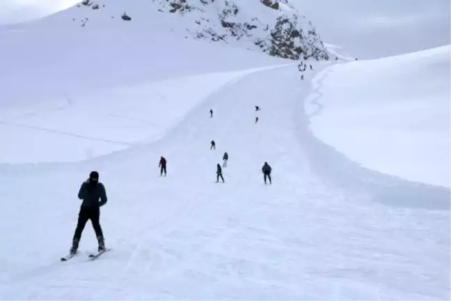 Hakkari'de kayak sezonu açıldı