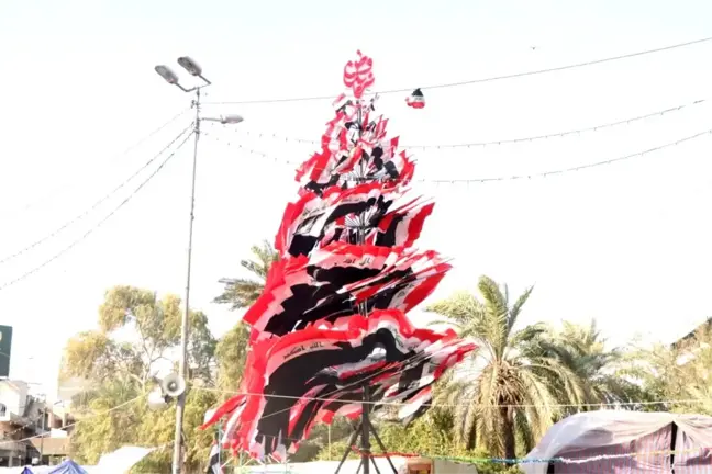 Irak bayraklarından yılbaşı ağacı