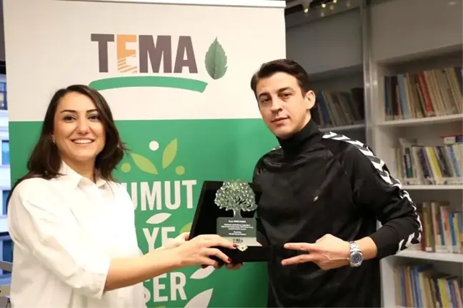 Norm Ender'e "Teşekkür Plaket"i verildi