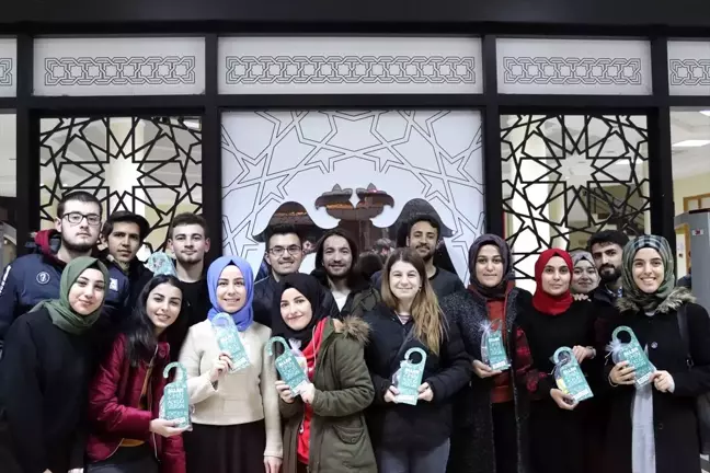 Selçuklu Gençlik Meclisi, üniversitelilere 2 bin ikramlık dağıttı