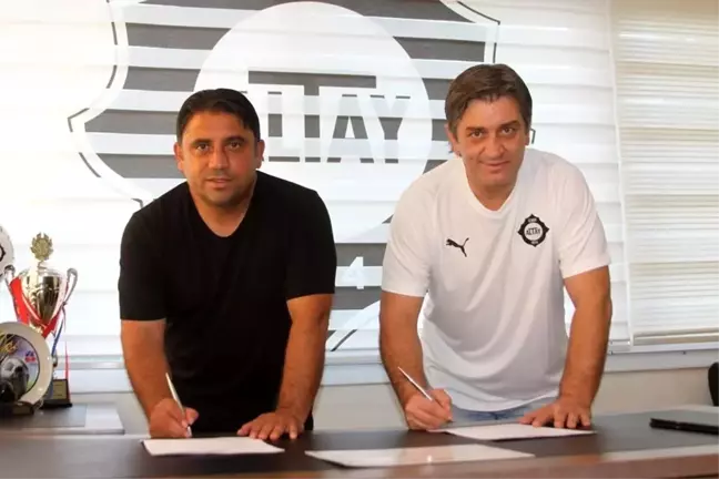 Altay, futbol okullarının bir yenisini Salihli'de açtı