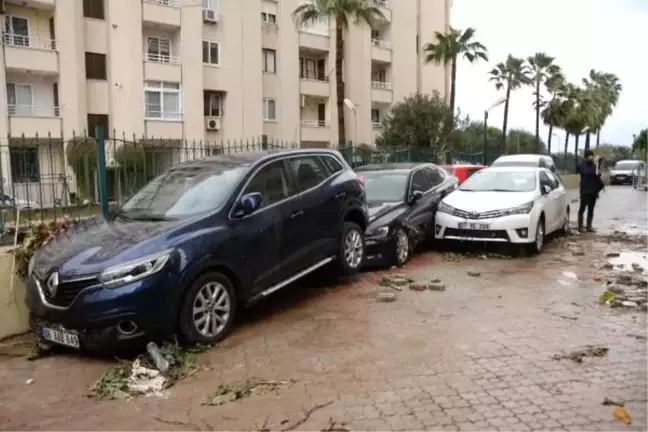 Mersin'de yaşamı felç eden kuvvetli yağış, 2 can aldı (9)