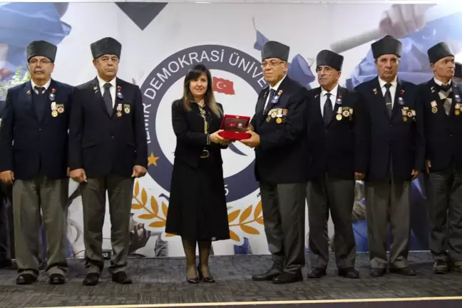 Demokrasi Üniversitesi şehitlerini unutmadı
