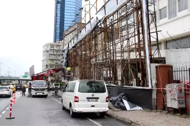 Şişli'de fırtınada ölüm: Reklam panosu kaldırılıyor