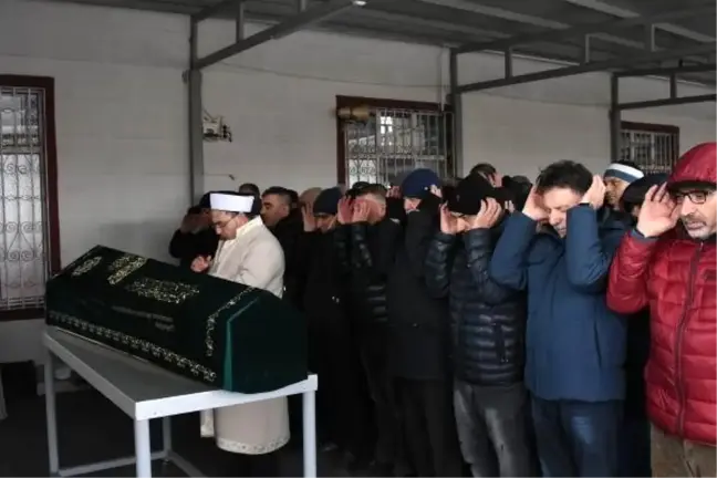 Şişli'de reklam panosundan kopan parça yüzünden ölen kişi son yolculuğuna uğurlandı
