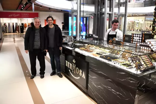 Ünlü oyuncu Kenan Ece çikolatacı oldu