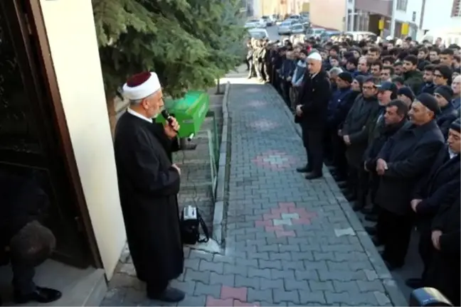 Kavgayı ayırırken ölen liseli Ahmet, son yolcuğuna uğurlandı