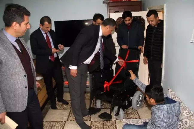 Bismil'de engelli öğrenciye akülü sandalye hediye edildi