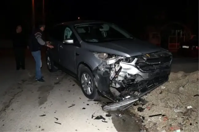 Burdur'da otomobille cip çarpıştı: 5 yaralı