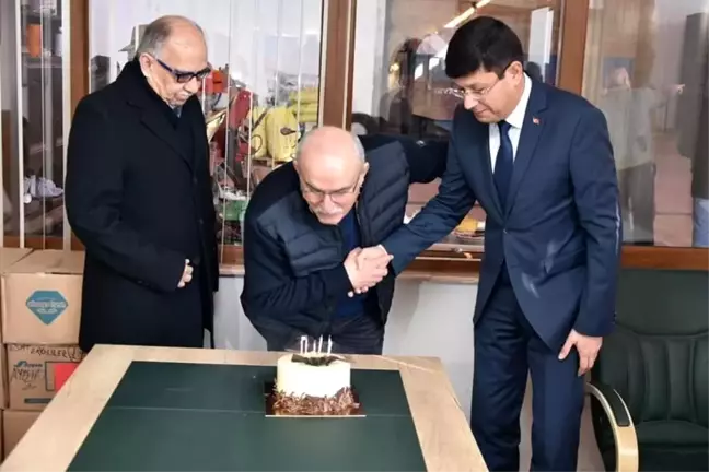 Başkan Özcan'dan Efsane Başkan'a doğum günü sürprizi