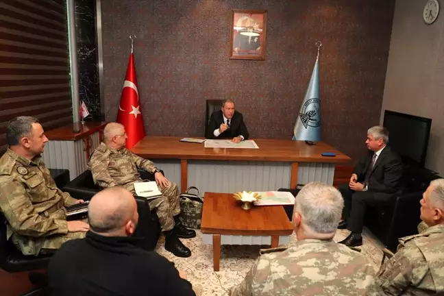 Akar ve komutanlar Hatay'da incelemelerde bulundu