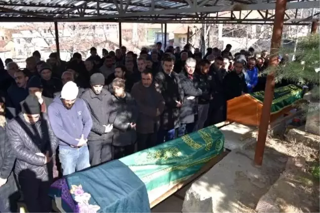 Malatya'da depremde ölen 2 kişi de toprağa verildi
