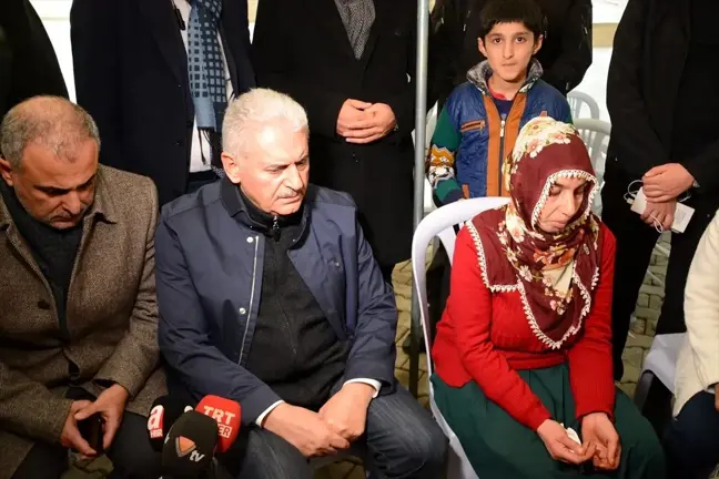 Binali Yıldırım, Doğanyol'da depremzedeleri ziyaret etti Açıklaması