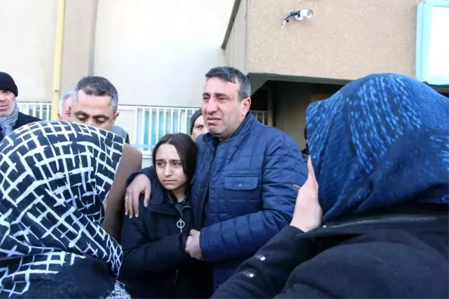 Elini tutamadığı için oğlu ölen baba kızının elini bırakmadı