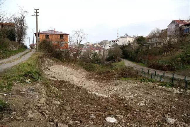 Kocaali'deki metruk binalar yıkılıyor