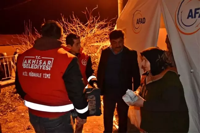 Akhisar'da depremzedelerin ihtiyaçları gideriliyor