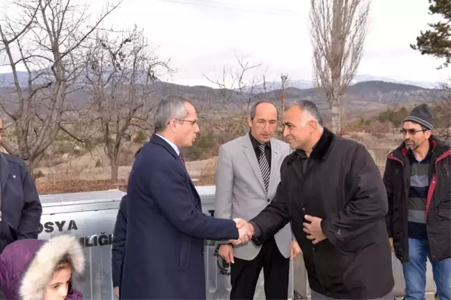 Tosya Kaymakamlığı çöp konteynırlarını teslim etti