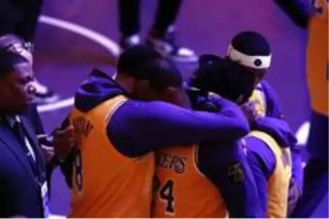 Staples Center'da 'Kobe Bryant' anıldı