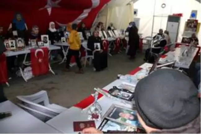 Çocuklarına kavuşan aileler evlat nöbetinde umutları artırdı