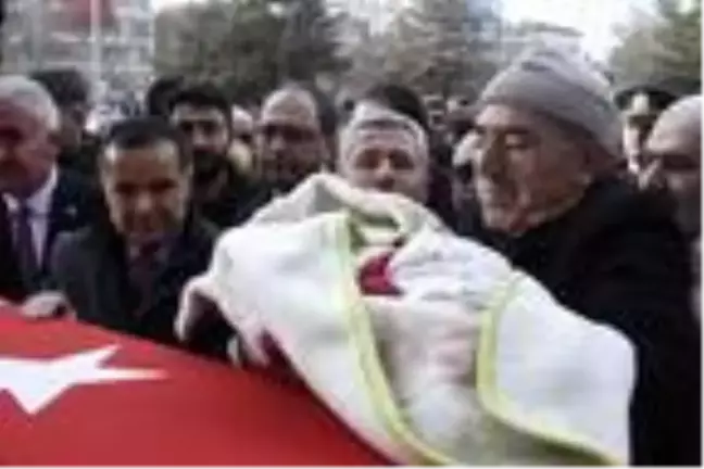 Şehit Uzman Çavuş Yıldız'ı, Aksaray'da 15 bin kişi uğurladı