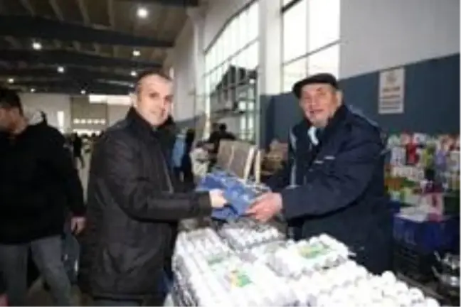 Pazarcılara hırka ve bere dağıtıldı