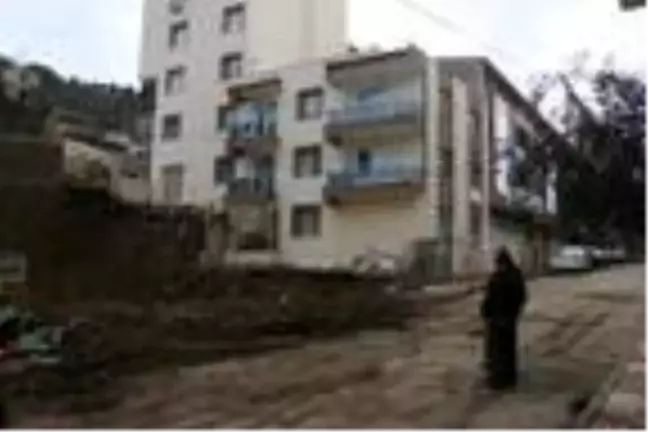 Kazı sırasında 2 binanın temeli kaydı, mahalle sakinleri tedirgin