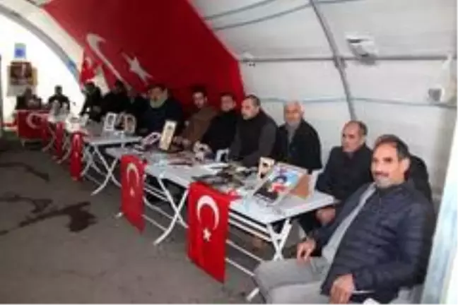 Evlat nöbetindeki ailelerden HDP'li Pervin Buldan'a tepki