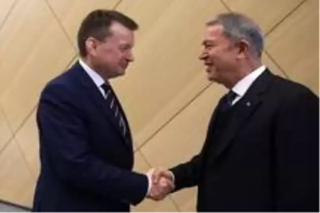 Milli Savunma Bakanı Akar, NATO zirvesinde mevkidaşları ile bir araya geldi
