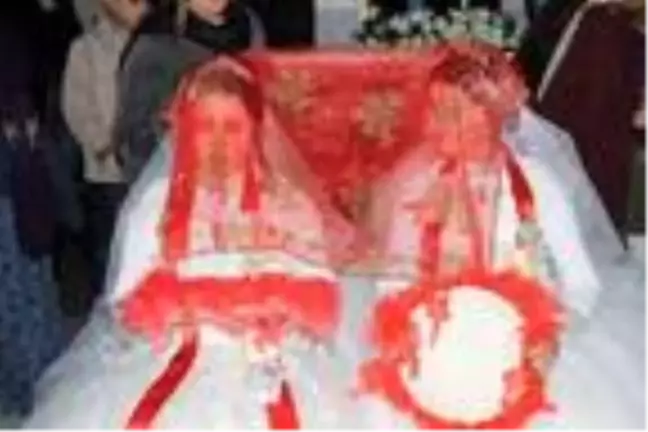 Zihinsel engelli kardeşler için temsili düğün