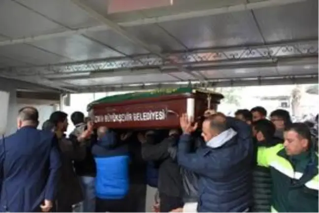İzmir'deki kavgada bıçakla öldürülen genç toprağa verildi
