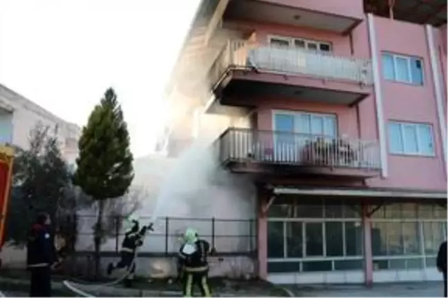 Denizli'de apartmanın bahçesinde çıkan yangın söndürüldü