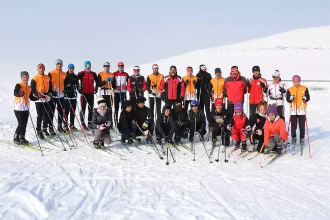 Ağrılı kayakçılar Erzurum'dan 10 madalya ile döndü