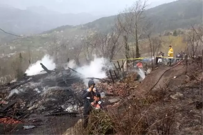 İnebolu'da ahşap ev kül oldu: 1 ölü, 1 yaralı