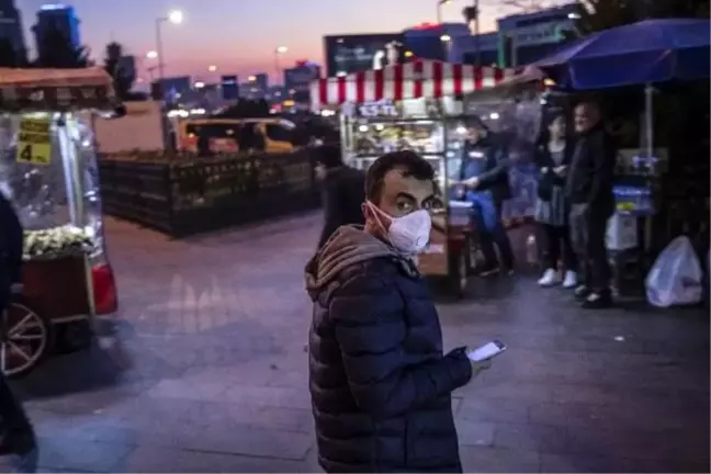 Metrobüslerde maskeli 'koronavirüs