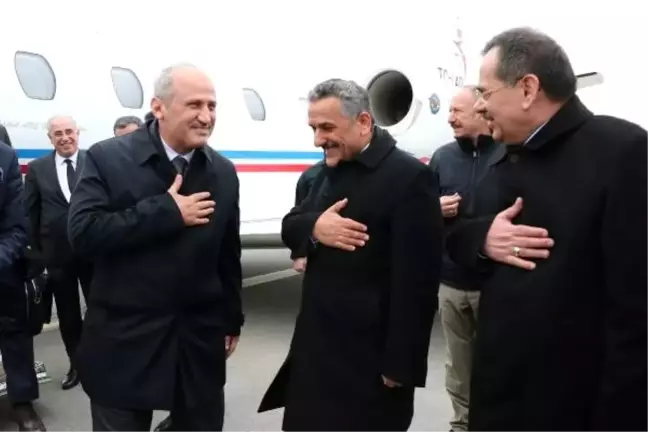 Bakan Turhan'dan karşılayanlara 'gönül selamı'
