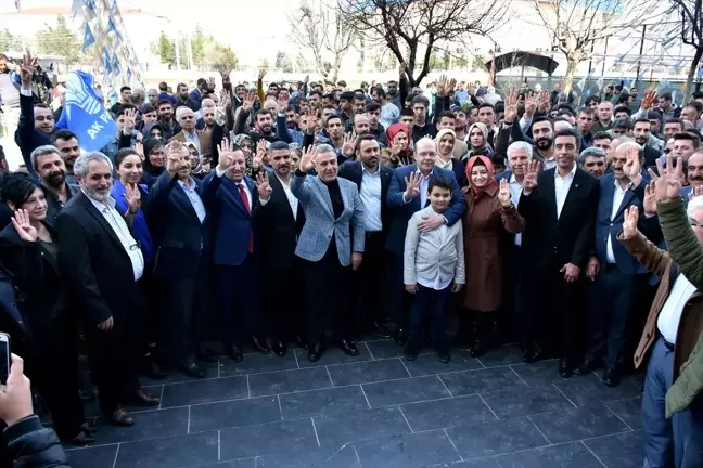 Diyarbakır'da AK Parti'ye 1000 kişi katıldı