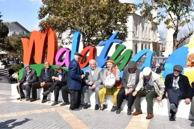 Malatyalı 'Keloğlan' sosyal medya ve sokaklarda ilgi görüyor