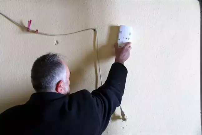 Ulaş'ta karbonmonoksit zehirlenmelerine karşı evlere duman dedektörü takıldı