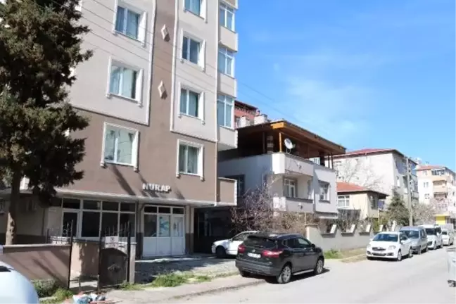 3 yaşındaki kızını karnına vurarak öldürdüğü iddiasıyla tutuklandı (2) - Yeniden