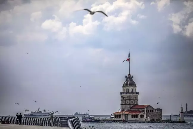 İstanbul'un meydanları tenhalaştı
