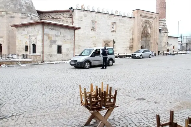 Beyşehir'de polisten cami önlerinde cuma namazı önlemi