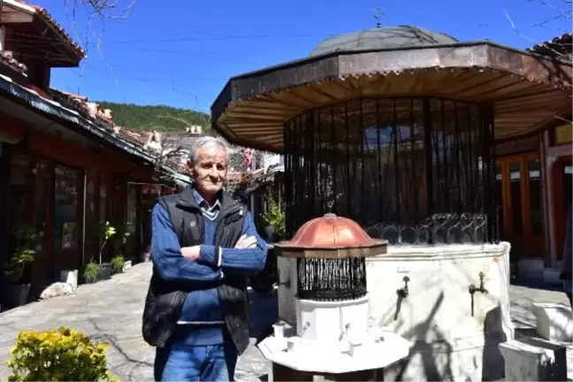Tarihi Arasta Çarşısı'ndaki şadırvanın maketini yaptı