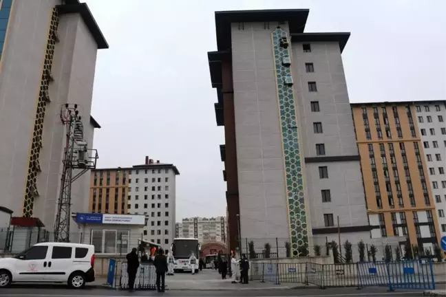 Konya'da test sonucu negatif çıkan umrecilerin tahliyesi başladı