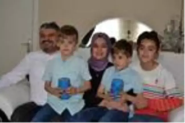 7 yaşındaki ikizler, bisiklet parasını kampanyaya bağışladı